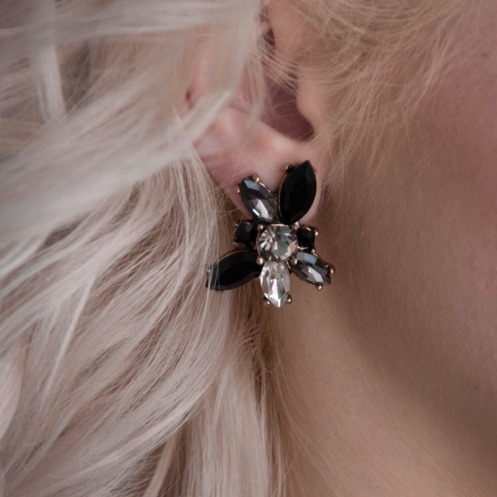 🆕 DANICA Crystal Statement Earrings - Picture 2 of 8